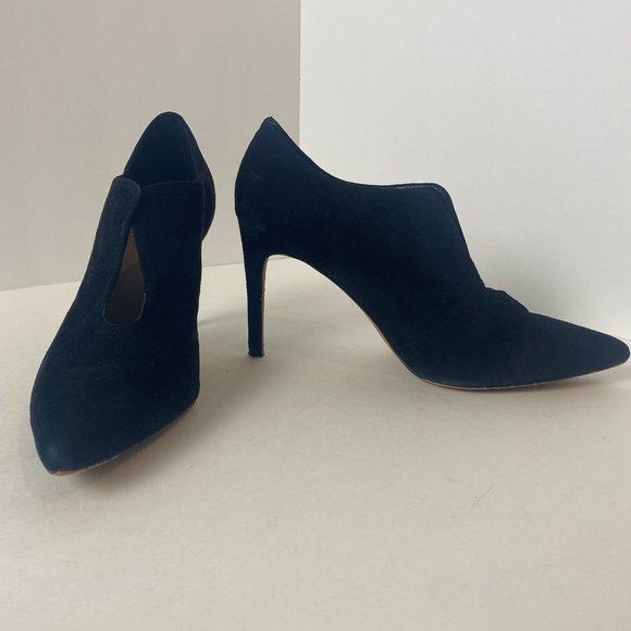 Beautiful Vince Camuto Black Genuine Leather Suede Bootie Heels Size 6.5 - Picture 1 of 6